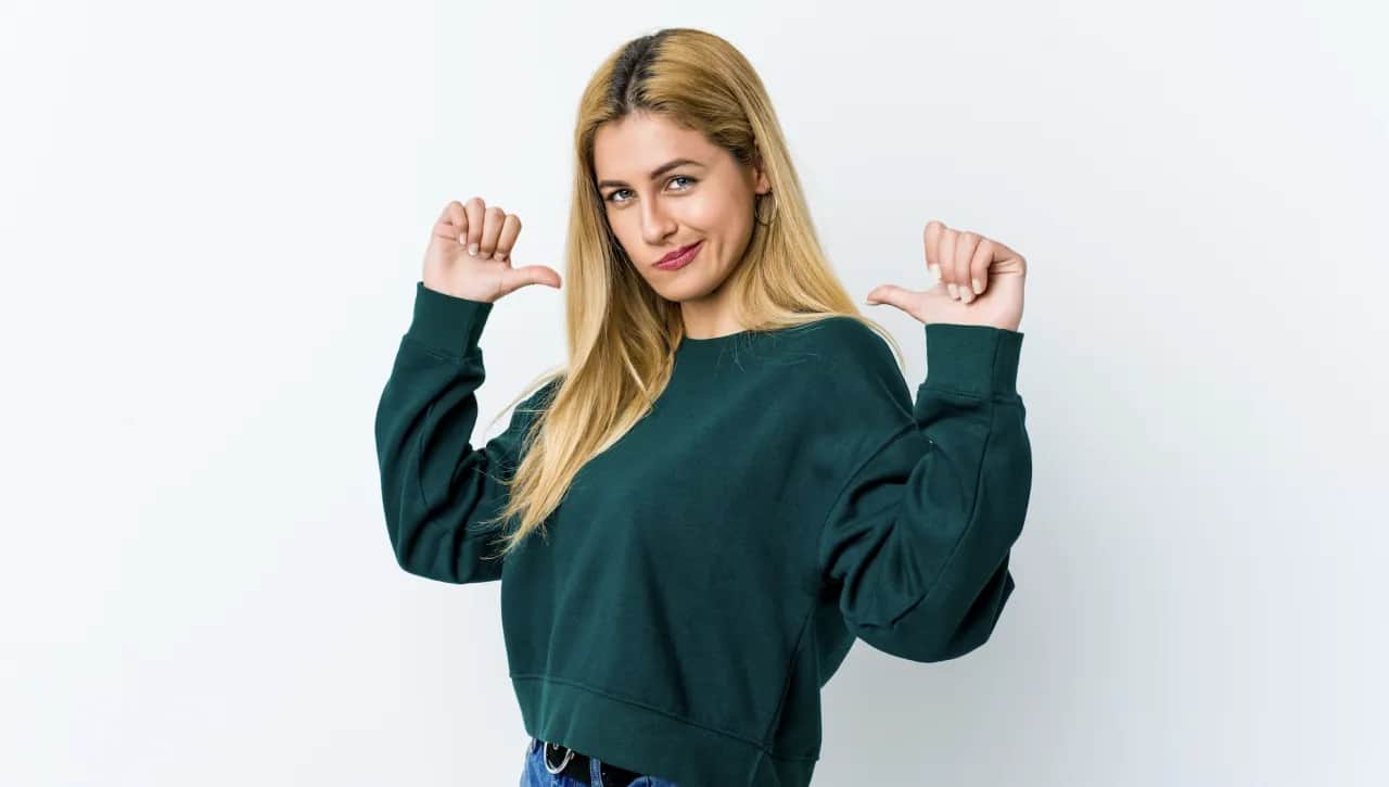 Jak ćwiczyć pewność siebie: skuteczne techniki na codzienne wyzwania