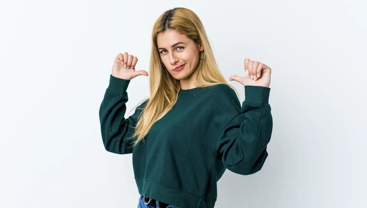 Jak ćwiczyć pewność siebie: skuteczne techniki na codzienne wyzwania